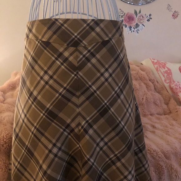 Jones New York camel plaid and cream fall aline length skirt - Picture 2 of 7